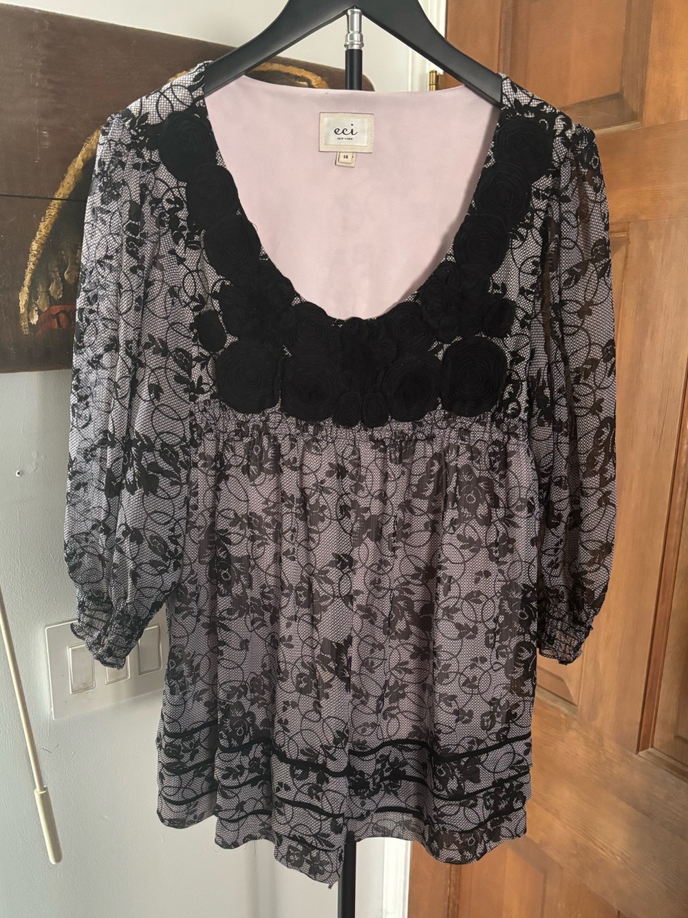 Women’s Medium Eci Lace Trim Textured Puff Sleeve Blouse Pink and Black